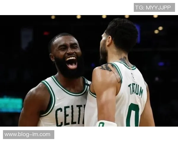 杰伦布朗首节表现起伏明显5投仅1中却抢下7篮板助攻2次失误3次